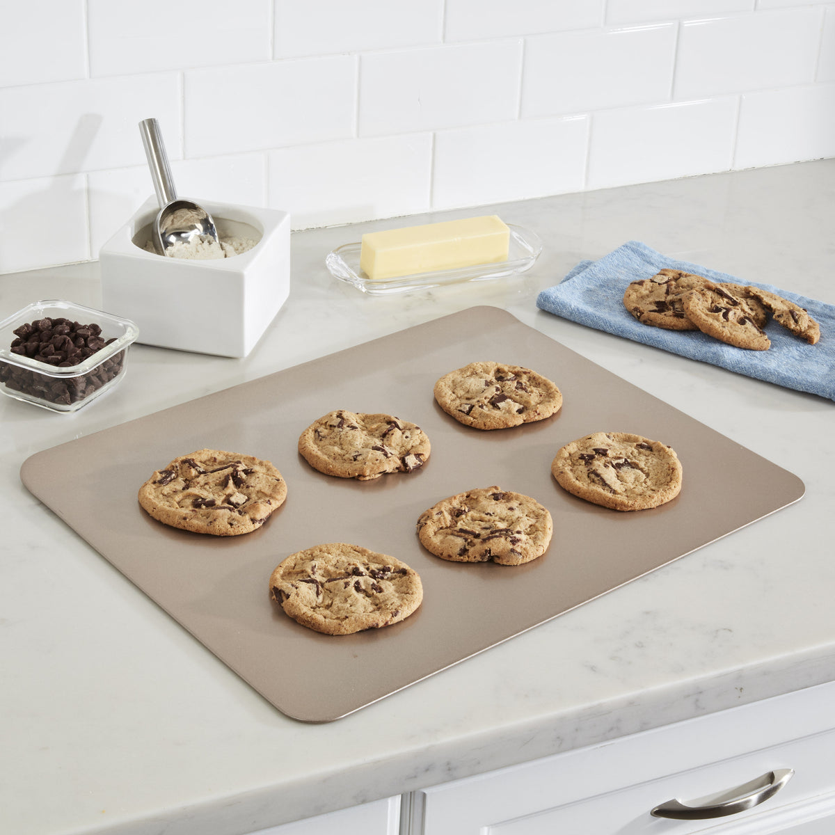 Chef's Classic™ Non-Stick 13"x15" Cookie Sheet | Cuisinart Bakeware