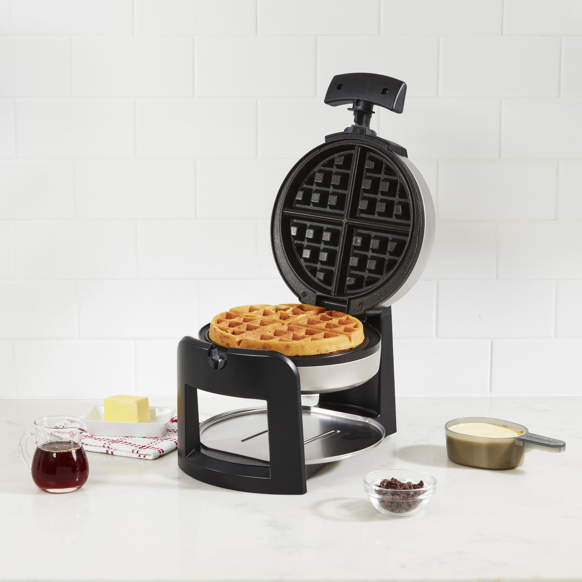 Round Flip Belgian Waffle Maker (WAF-F30NAS) | Cuisinart Appliances