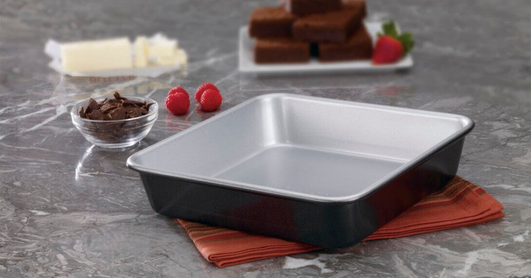 Chef's Classic™ Nonstick 9" Square Cake Pan | Cuisinart Bakeware