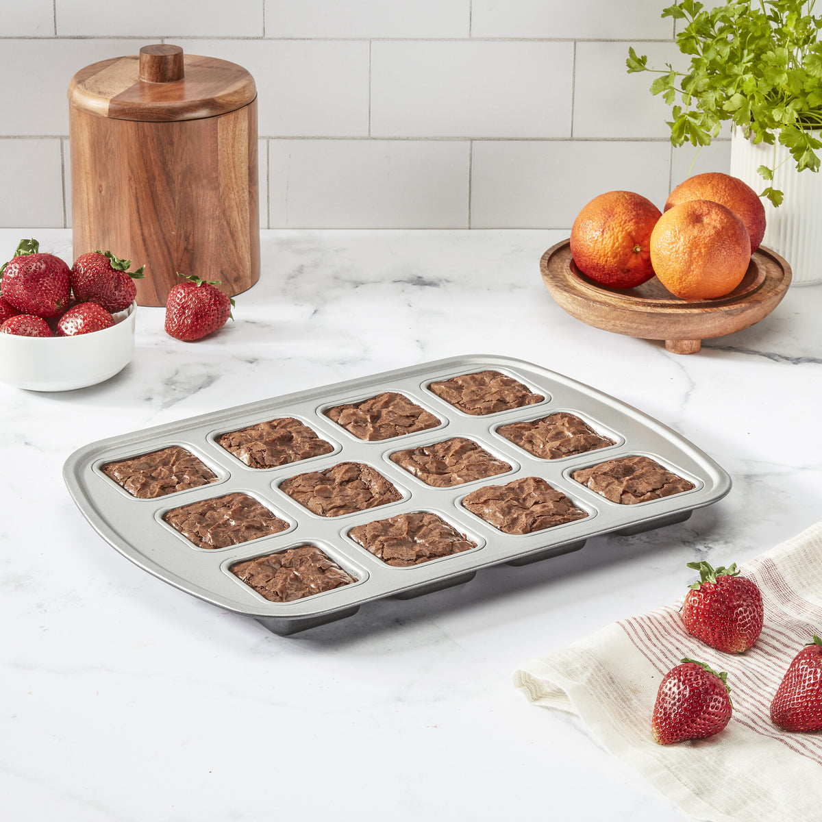 Chef's Classic™ Non-Stick 12-Cup Mini Brownie Pan | Cuisinart Bakeware