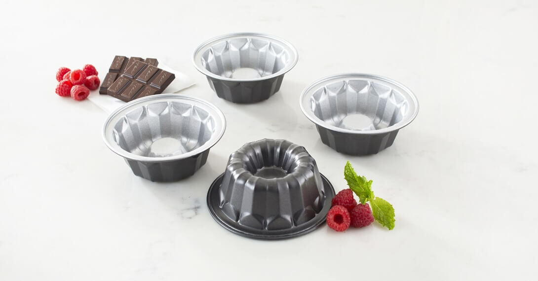 4-pc 4.5" Mini Fluted Cake Pan Set | Cuisinart Bakeware