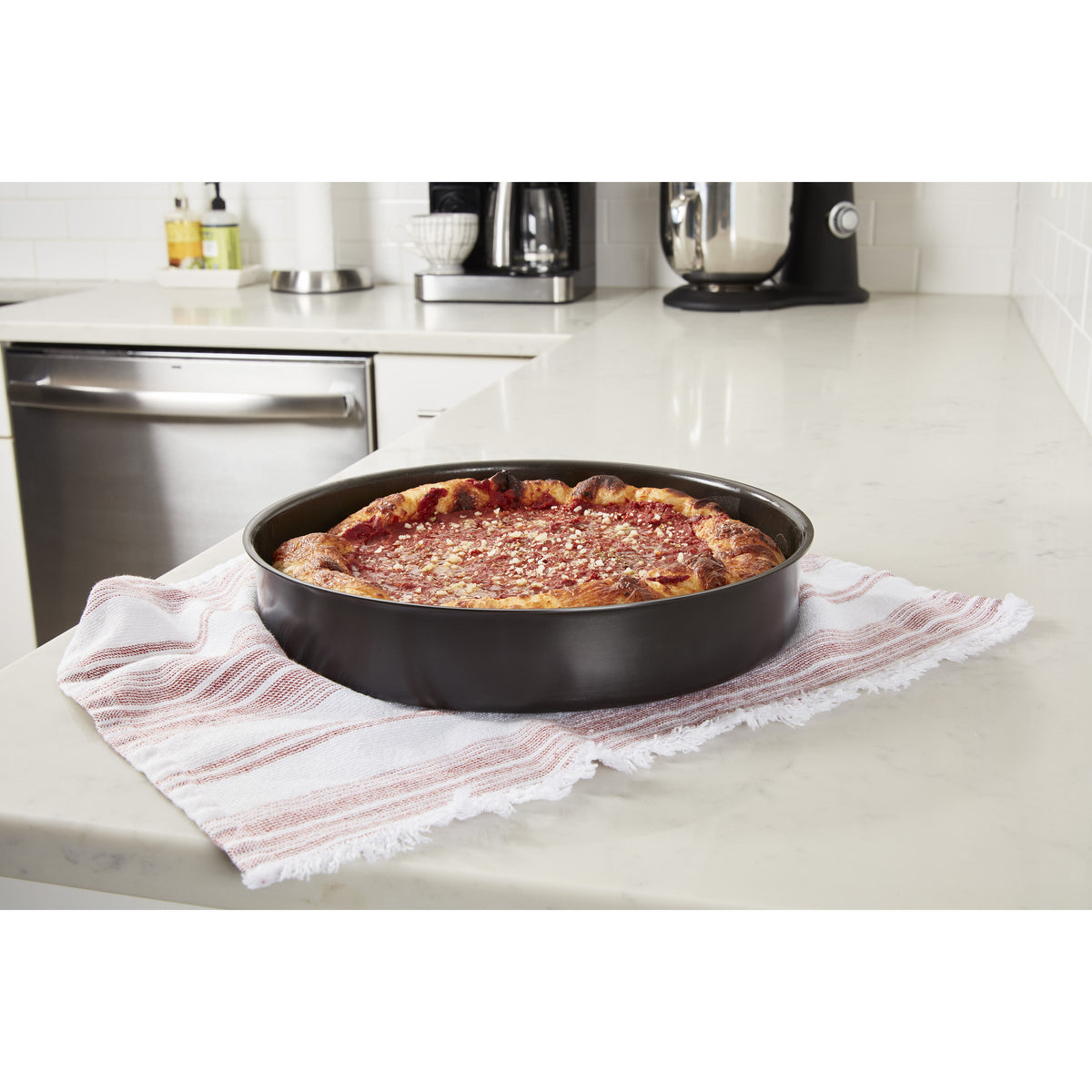 12" Deep Dish Pizza Pan [CPS-12DP] | Cuisinart Bakeware