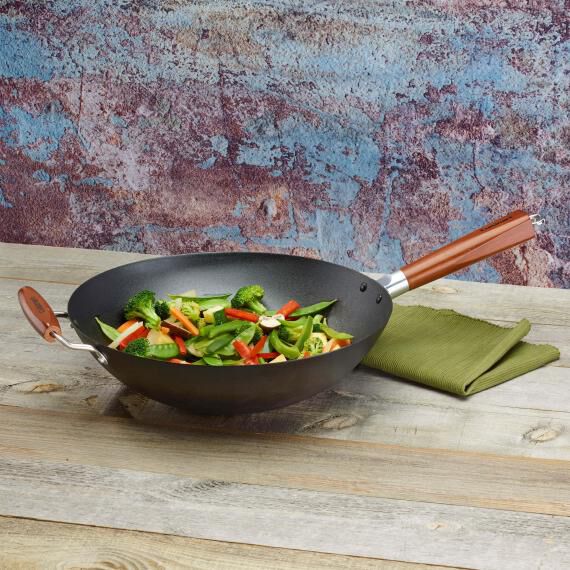 14" Pre-Seasoned Wok with Helper Handle | Cuisinart Cookware