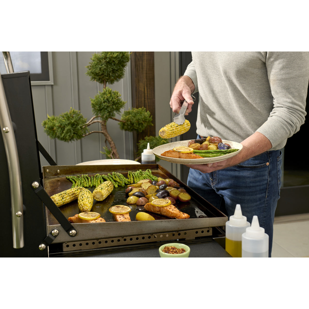 28" Outdoor Griddle with Hood | Cuisinart Grills & Griddles | Cuisinart Outdoors