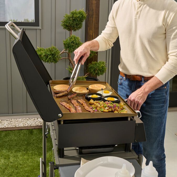 22" Tabletop Gas Griddle with Hood | Cuisinart Portables | Cuisinart Outdoors